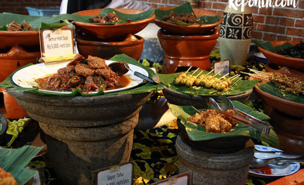 Nasi Jamblang khas Cirebon , kuliner indonesia 