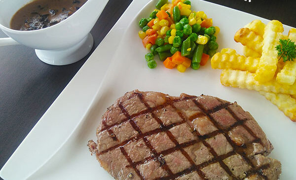 pizza, cafe bandung, skylight cafe bandung, cafe bandung, wisata halal, blog kuliner, media online, media partner 