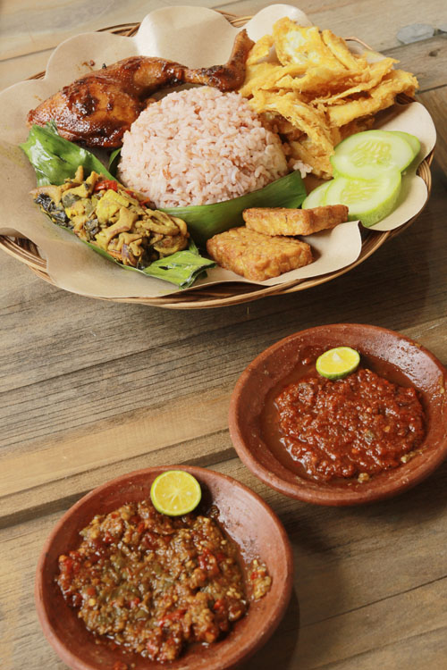 kuliner bandung, ayam peujet mas Prio 