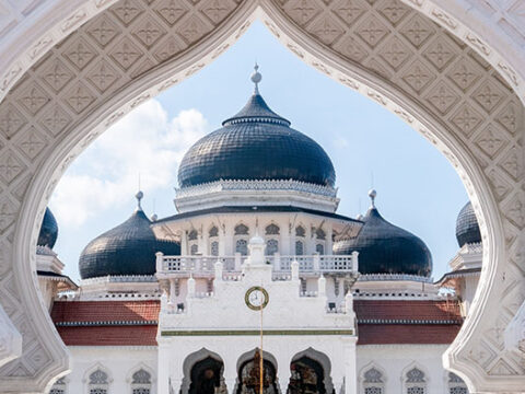 kubah enamel adalah kubah mesjid dengan bahan enamel yang punya kelebihan